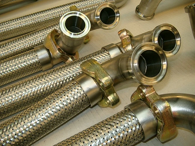 Stainless steel corrugated hoses